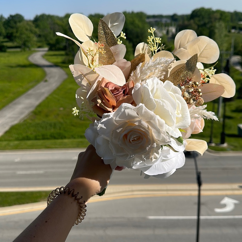 Ling’s Moment White & Beige Bridesmaid Bouquet